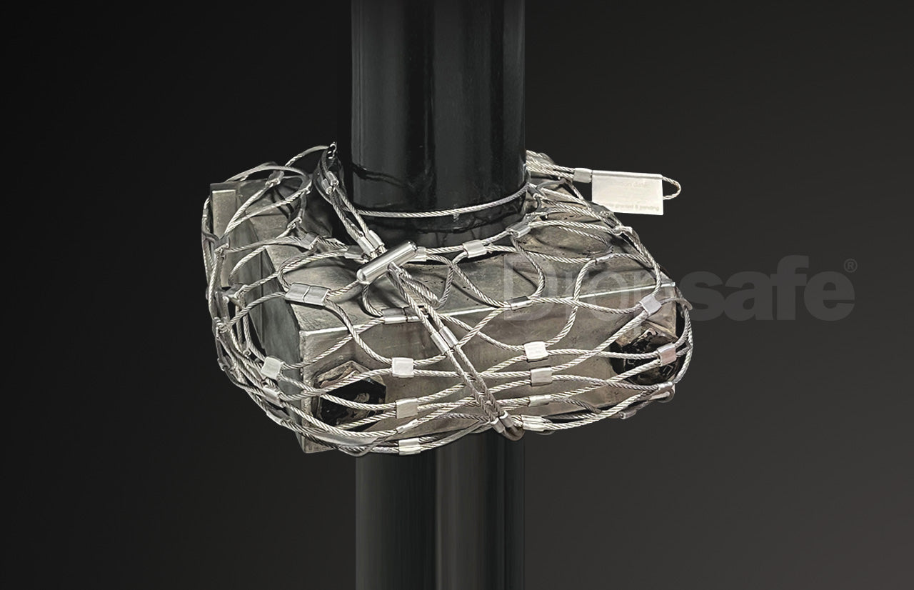 Silver wire mesh security strap with metal tag on black pole, 8 kg SWL