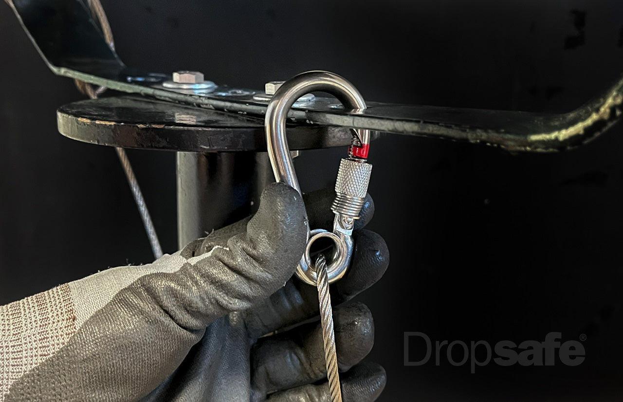 Silver carabiner with red lock and grip on 1200mm cable, SWL 10kg